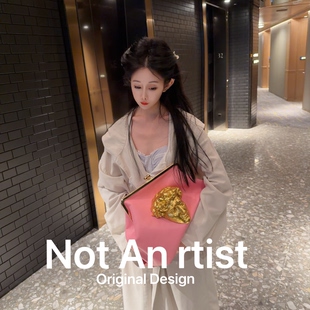 小众设计文艺复兴大卫个性 头像包原创艺术粉色口金包甜酷风晚宴包