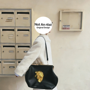 ins网红博主同款 巨型吧感凹造型街拍造型小众设计女包 网红同款