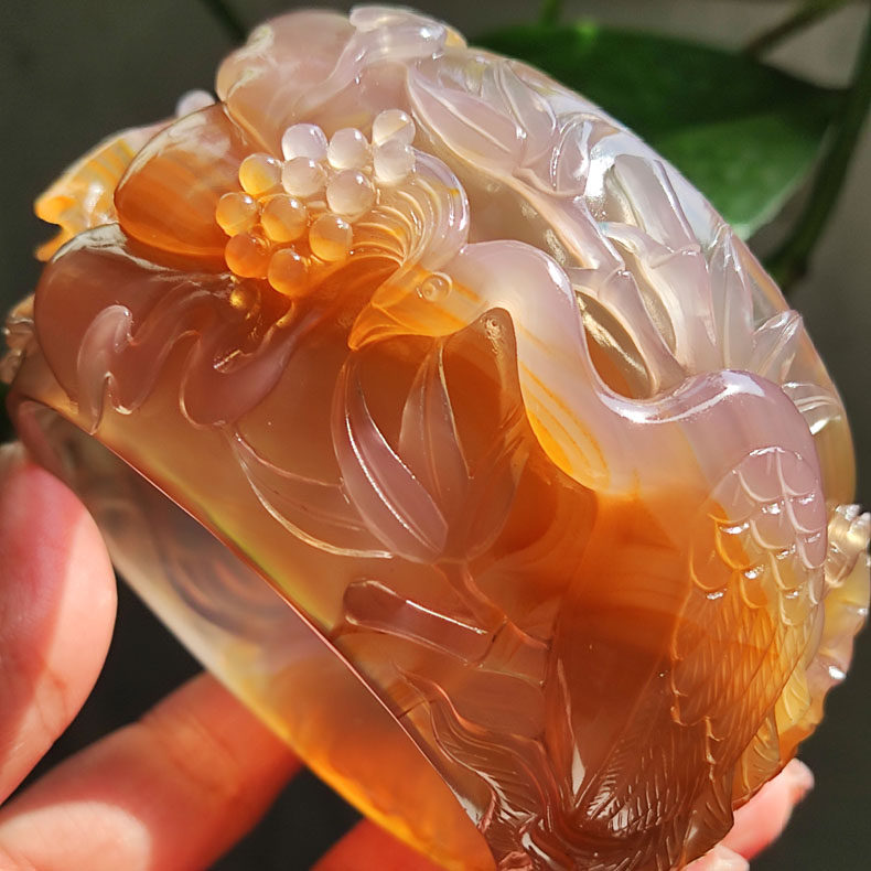 粉孔雀:吉祥之美与艺术 天然轮胎粉玛瑙雕刻手镯 大师工藏品级58