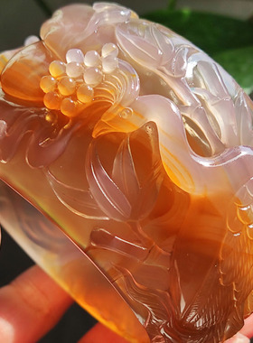粉孔雀：吉祥之美与艺术 天然轮胎粉玛瑙雕刻手镯 大师工藏品级58