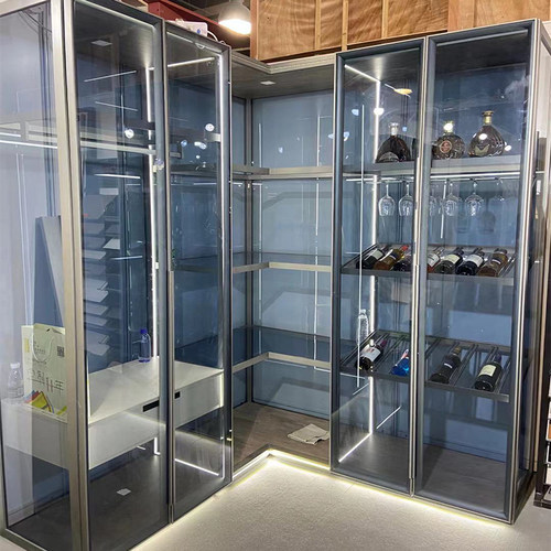客厅酒柜金属玻璃展示柜
