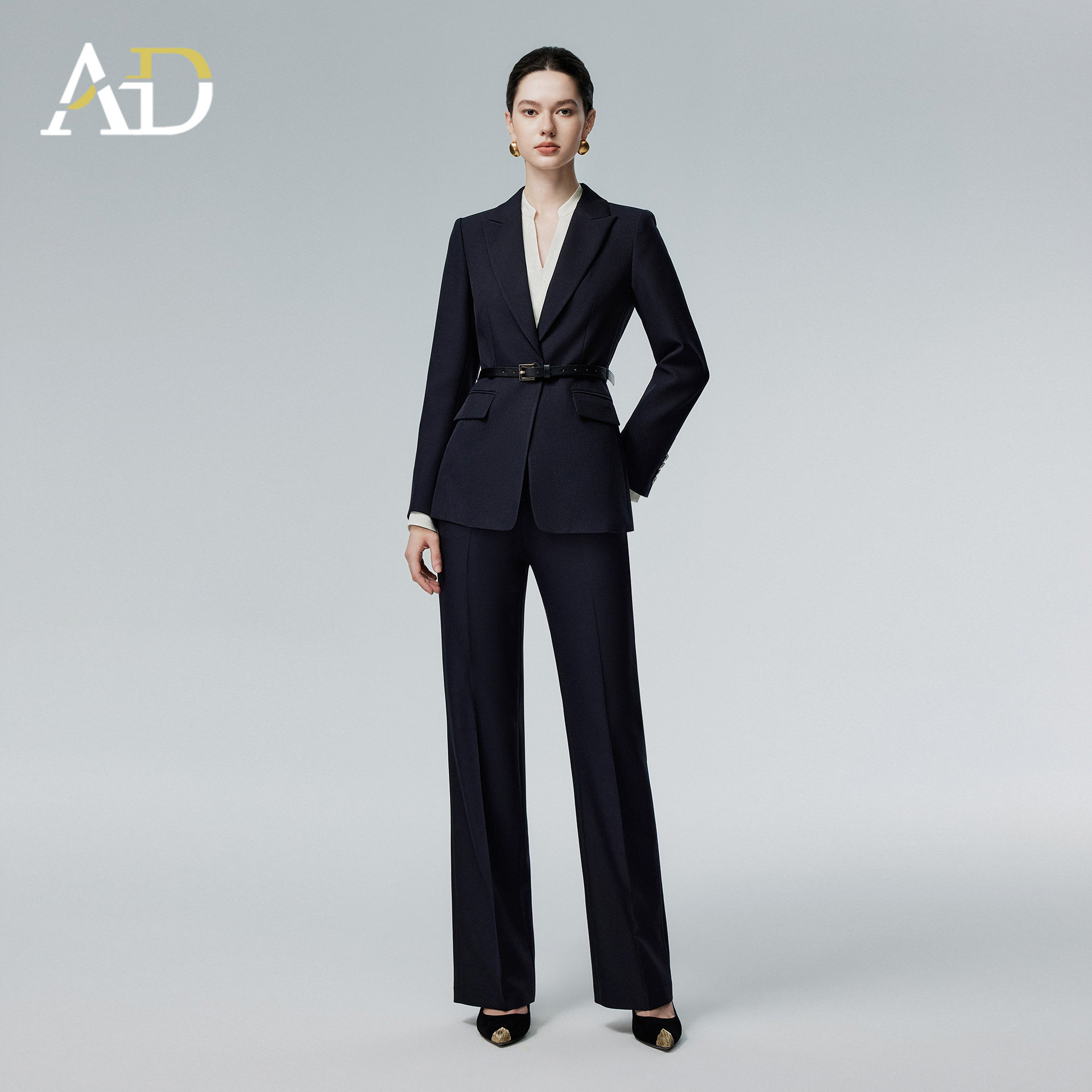 AD高知得体西装套装女面试正装