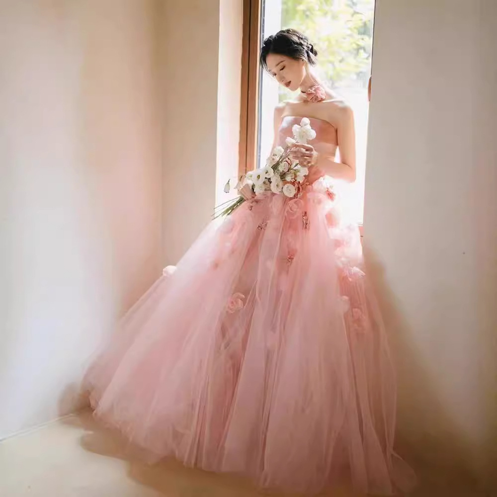 花仙子 浪漫粉色新娘抹胸敬酒服2025新款宴会主持人潮流晚礼服