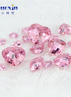 中间单孔粉红锆桃心形双龟面裸石 双格子面cz粉红色打孔吊坠配钻
