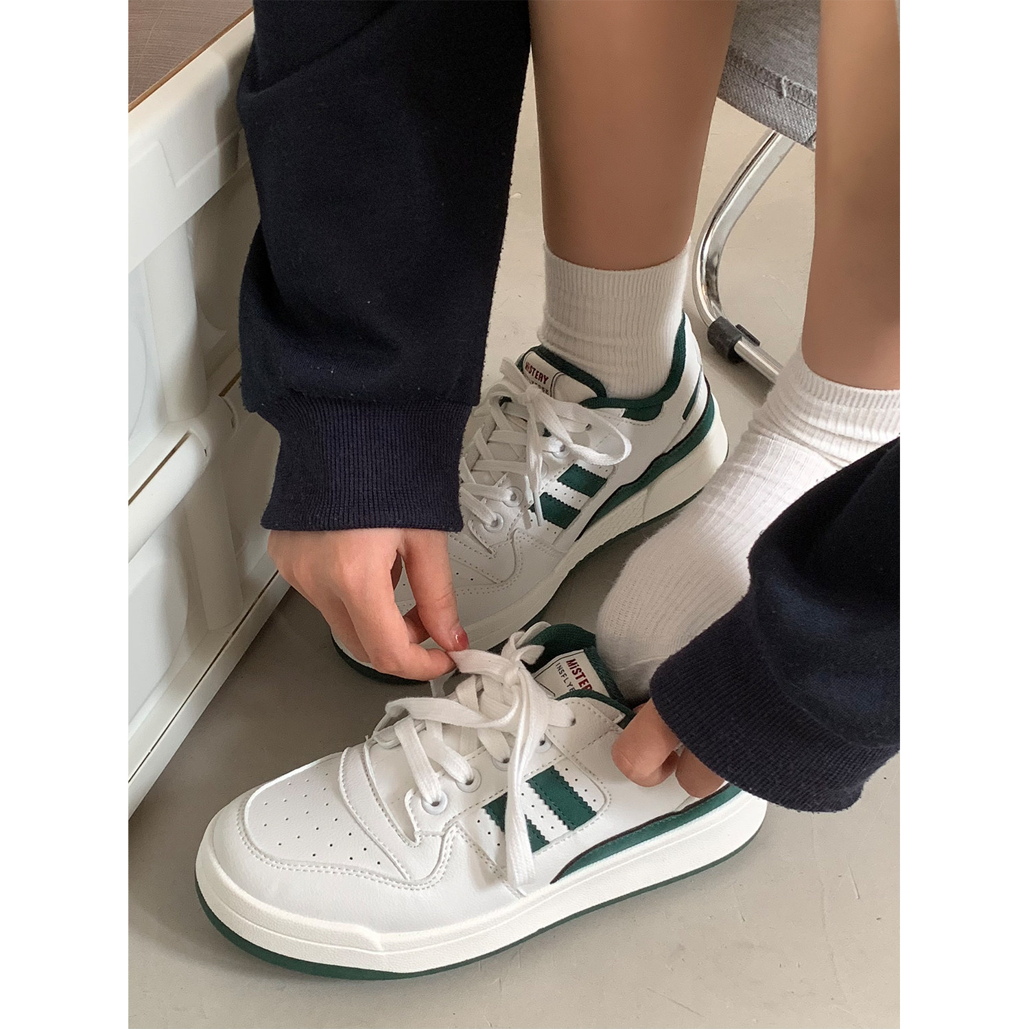 千纸屿鹤两斜杆复古港风板鞋2023春季小白鞋女学生运动鞋百搭女鞋