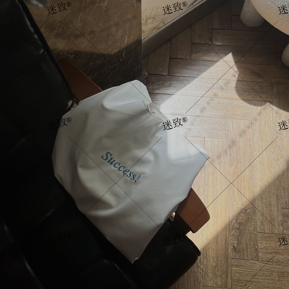 韩系ins小众字母刺绣软皮托特包