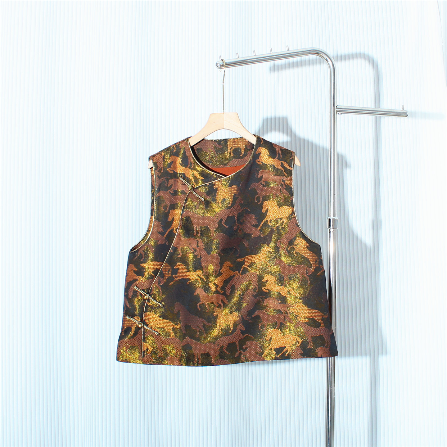 2026年早春上新新中式国风上衣斜襟盘扣老钱风小福马提花马甲背心