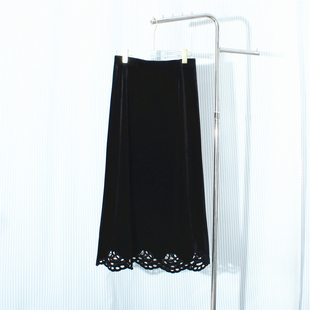 新中式国风丝绒半身裙女2026秋冬季新款气质高级感蕾丝边长款裙子