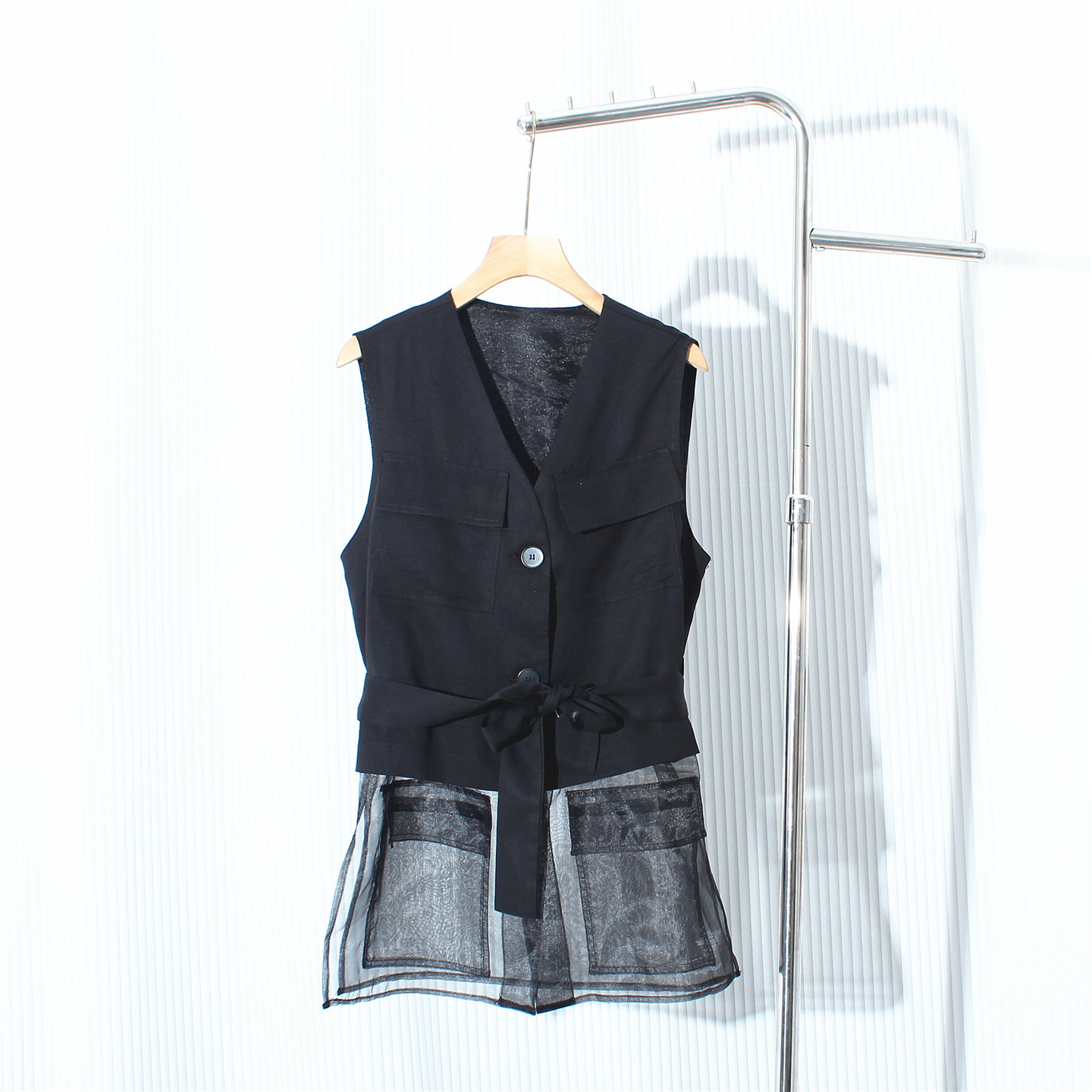 高端欧货新款V领垫肩下摆网纱拼接坎肩无袖背心马甲衬衫女夏上衣
