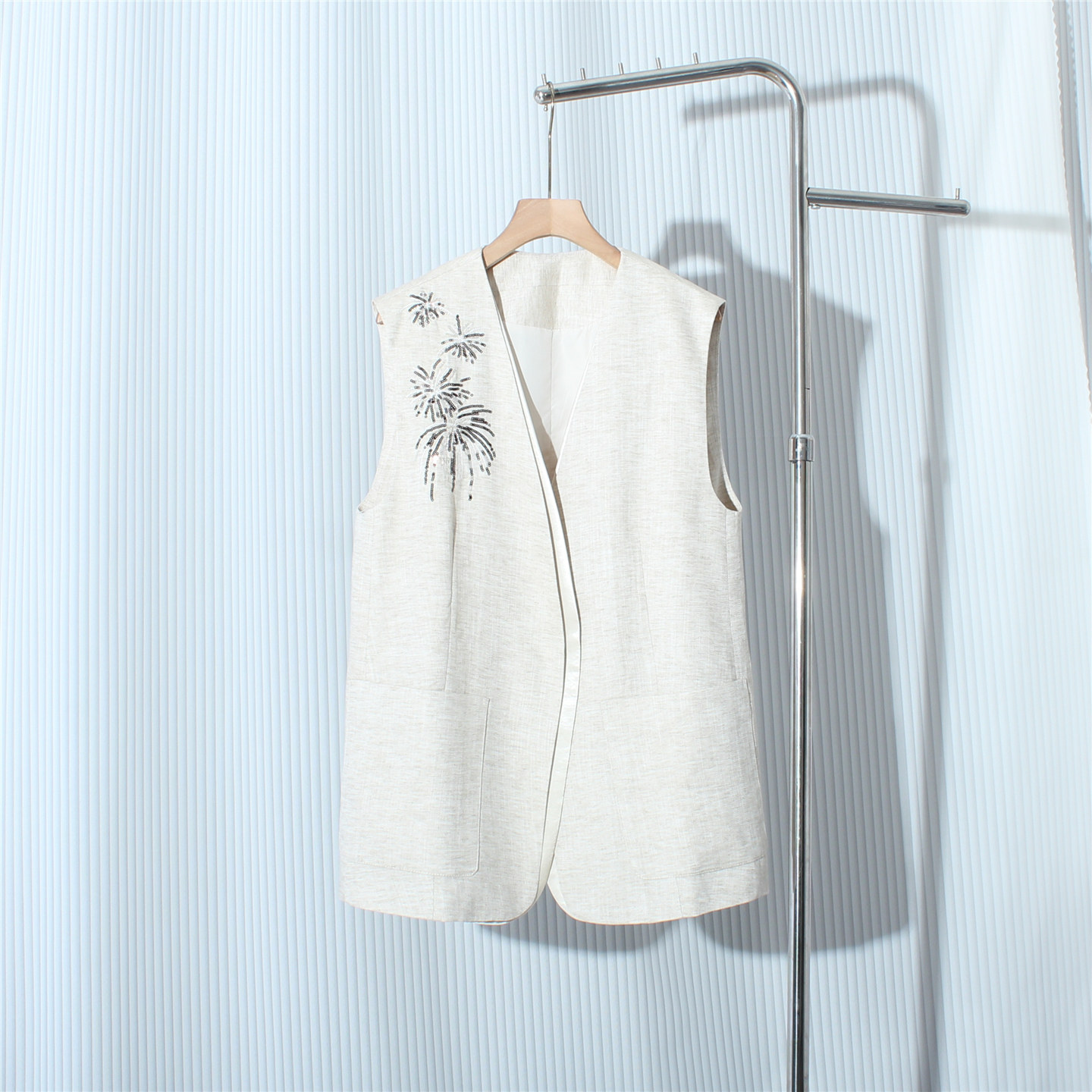 新中式v领刺绣马甲女春秋夏新款国风背心叠穿外搭无袖马甲裙上衣