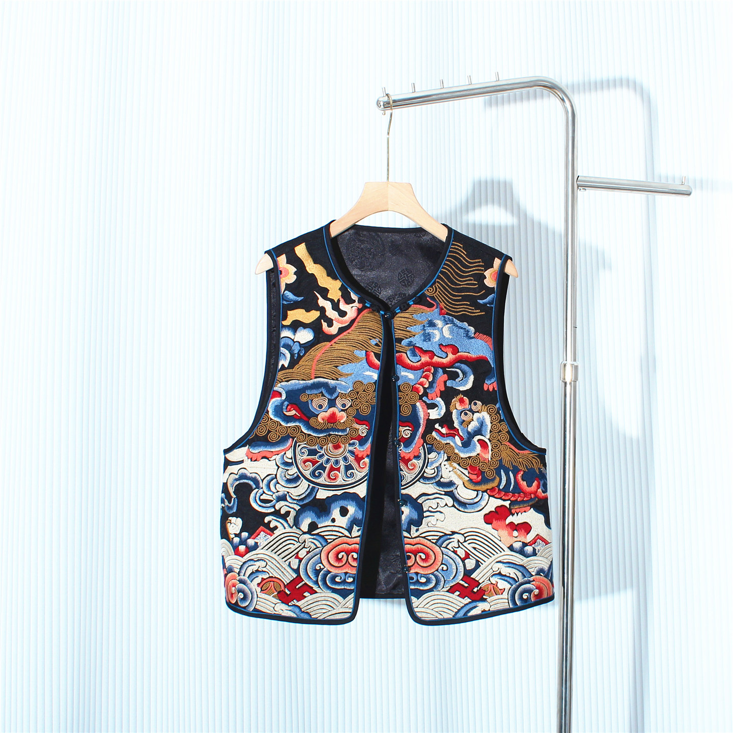 高品质新中式国风彩色麒麟祥云刺绣马甲外套女复古坎肩背心上衣女