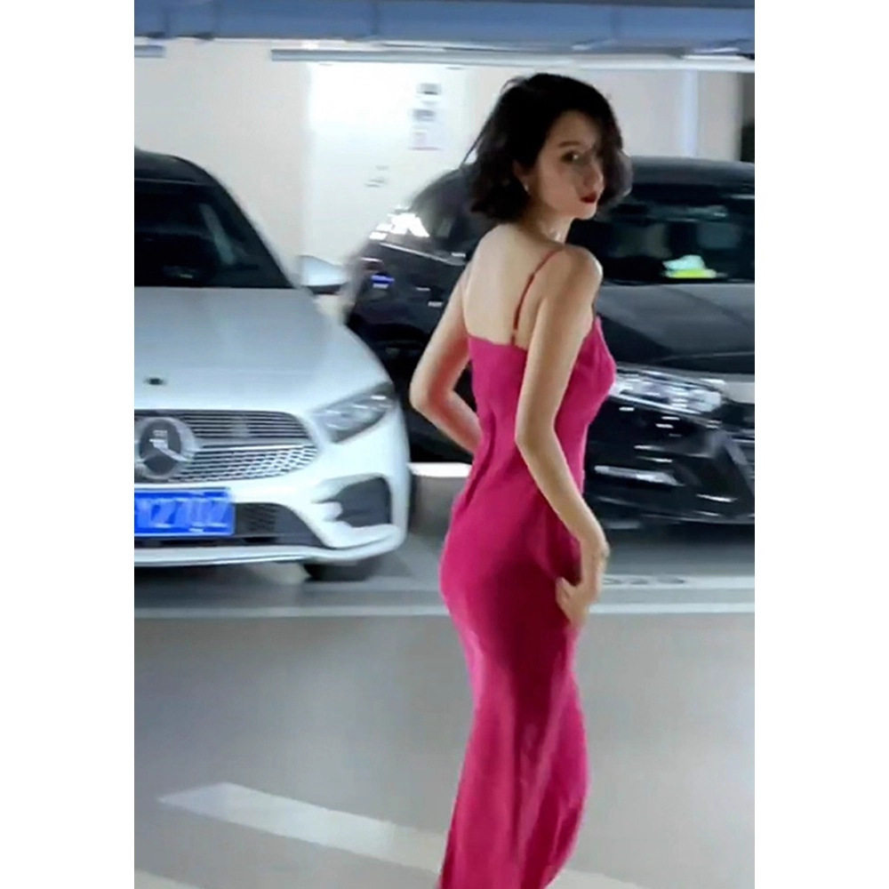 玫红色连衣裙女2023夏气质高级感法式御姐风收腰显瘦吊带裙