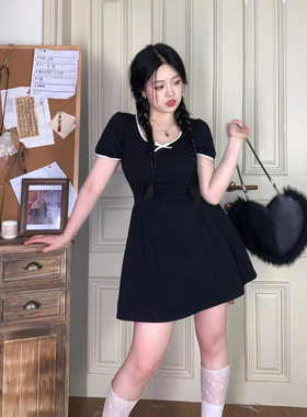 200斤大码辣妹褶皱收腰显瘦露背连衣裙夏季法式初恋桔梗小黑裙女