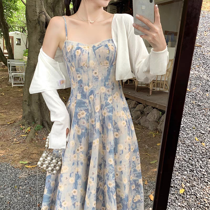 茶歇法式蓝色碎花吊带连衣裙女夏季新款三亚沙滩海边度假风长