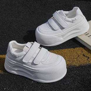 板鞋 7cm厚底增高小白鞋 女鞋 2026新款 小个子大头娃娃魔术贴面包鞋