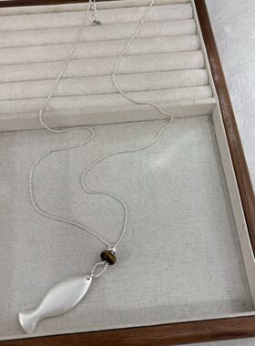 法式复古简约磨砂小鱼吊坠项链冷淡风小众高级气质百搭个性毛衣链