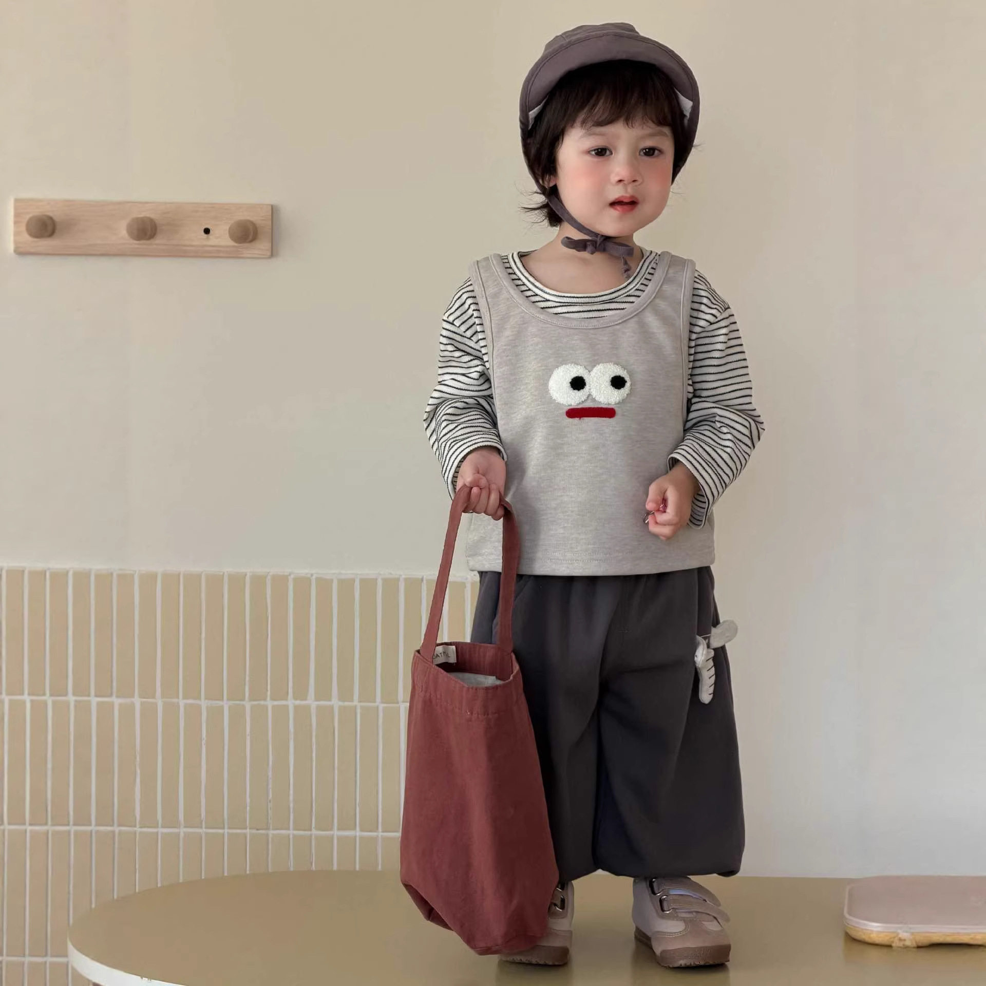 宝宝春装针织背心2026新款童装儿童春季衣服男童条纹T恤卫裤套装