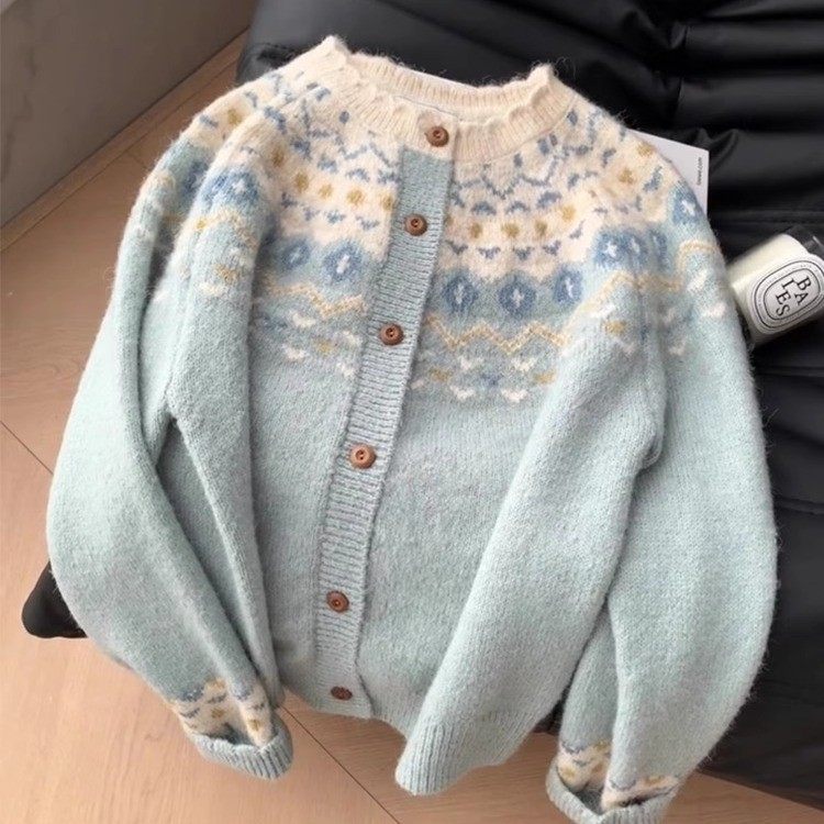 奶蓝色软糯针织开衫女小个子