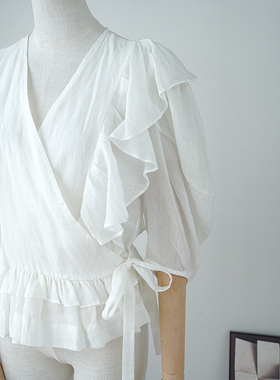 Kalman | 气质通勤！超仙荷叶边 简约减龄俏皮系带苎麻v领上衣