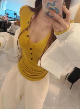 辣妹纯欲打底衫显白姜黄色T恤2024秋冬新款修身显瘦V领内搭上衣女