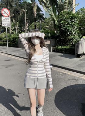 复古条纹连帽长袖短外套女秋季修身灰色小众休闲防晒开衫上衣外搭