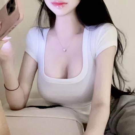 现货~51STUDIO自制性感圆领短袖紧身不规则短款纯色体恤