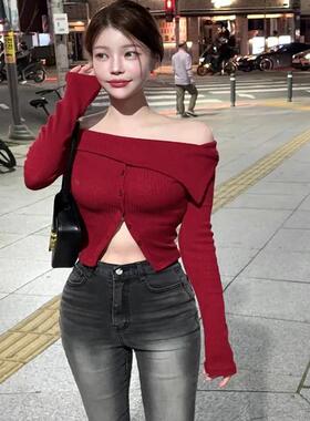 51STUDIO自制露肩一字领收腰开叉长袖性感红色针织衫露锁骨显白
