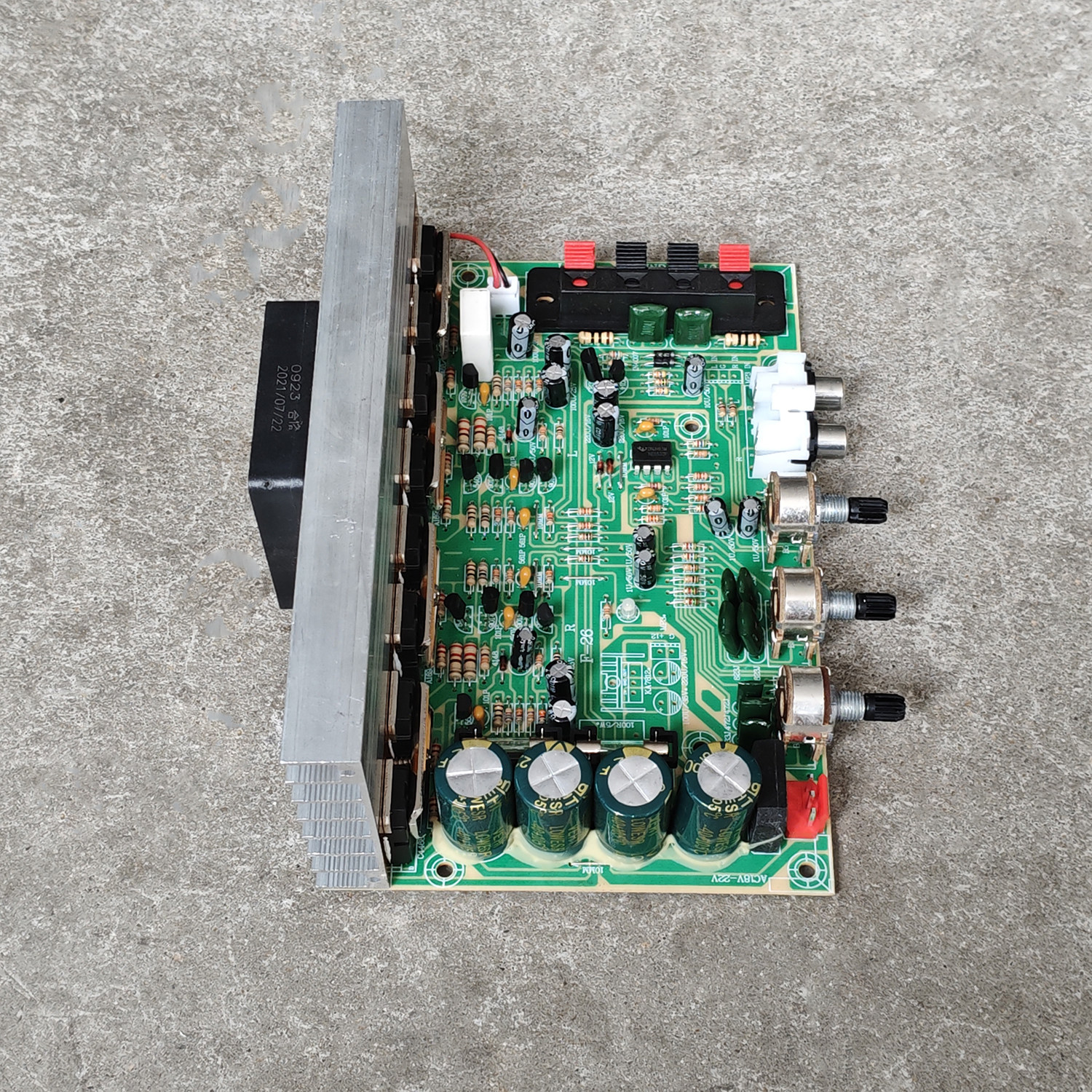300W8管推动超越数字功放3116音频放大模块2.0双声道带音调大功率