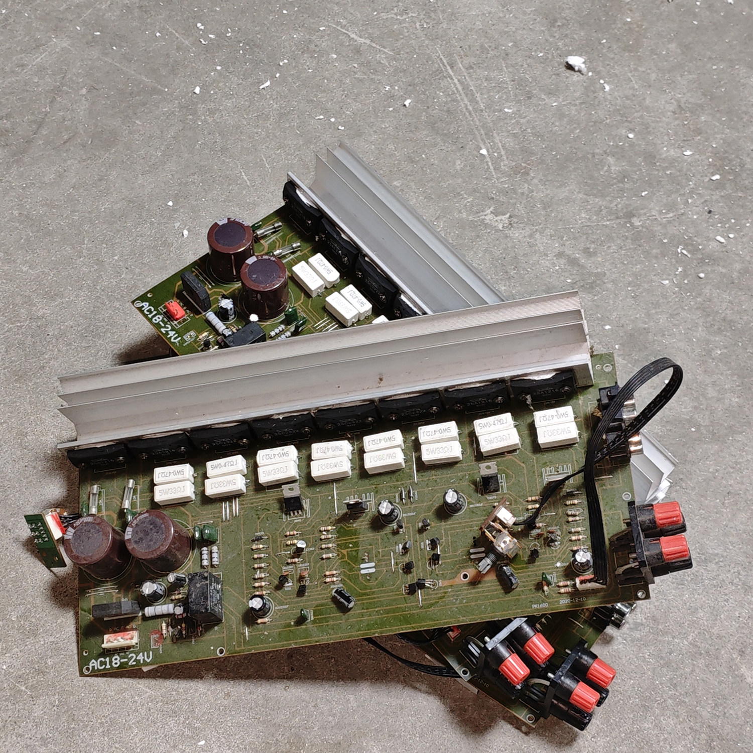 血亏卖拆零件用故障二手拆机维修功放板.带散热板子已不能用损坏