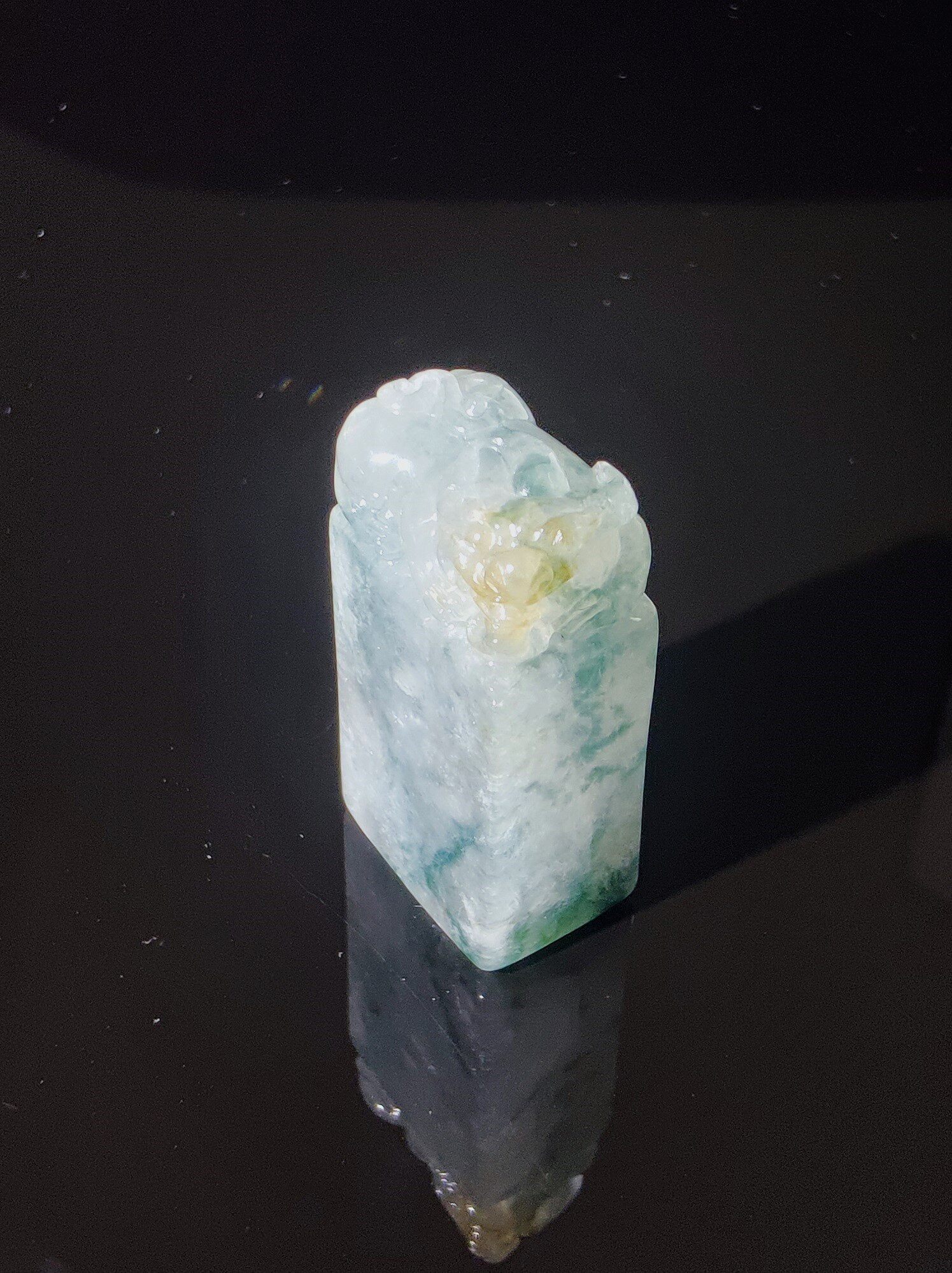 翡翠冰糯种黄翡飘花手雕神兽印章