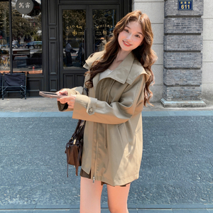 新款 卡其色风衣上衣 057-9166p175K268，女装短外套，唯尔萱