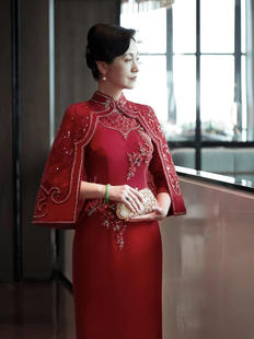 出租高端旗袍妈妈婚宴装女儿结婚母亲婚礼喜婆婆红色礼服带披肩