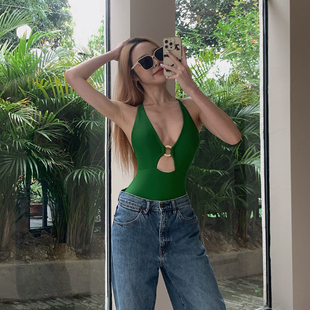 复古港风性感连体辣妹深V领绿色显白泳衣女 显瘦遮肚温泉度假泳装