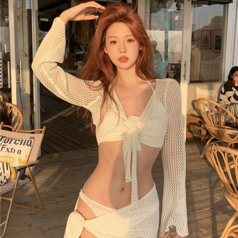 沙滩拍照性感网红辣妹三点比基尼