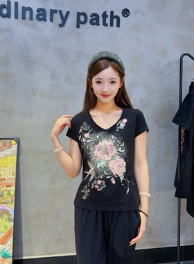 奢潮V领短袖女上衣超薄修身玫瑰花国潮风烫钻显瘦水钻短款黑色T恤