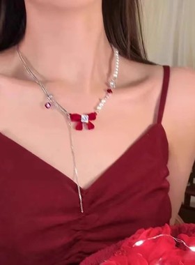红色丝绒蝴蝶结不对称项链