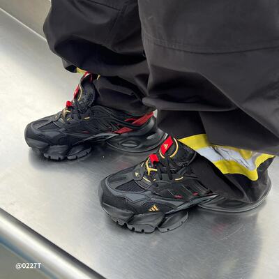 Adidas阿迪达斯男女新年款跑步鞋JQ2974JQ2973JR0090JP8576JP8575