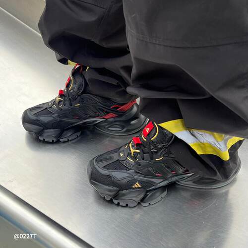 Adidas阿迪达斯男女新年款跑步鞋JQ2974JQ2973JR0090JP8576JP8575