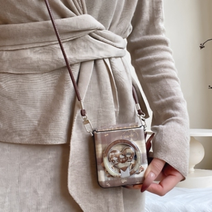 适用华为PuraX折叠屏手机壳小米MixFlip2壳膜一体荣耀MagicVFlip2磁吸支架三星zflip7三只猫6手提斜跨跨绳fe6