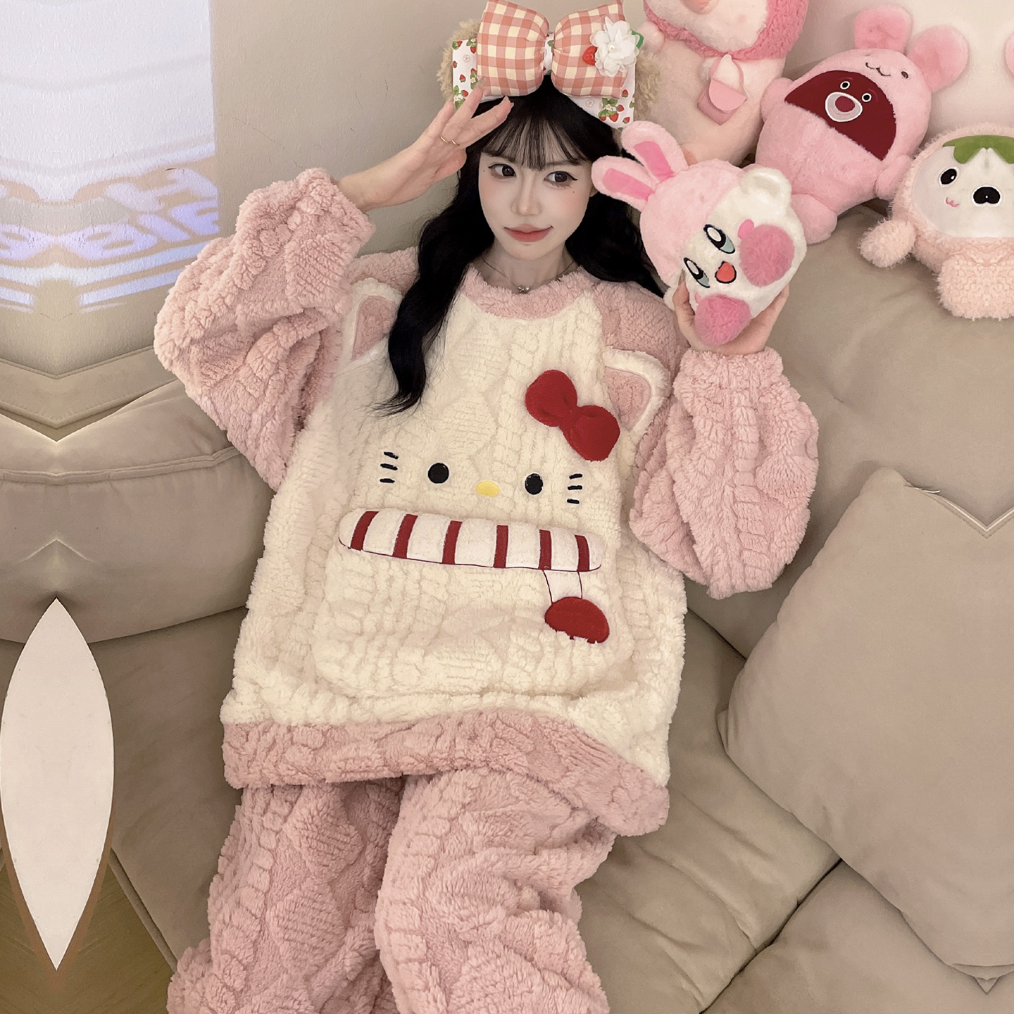 卡通KT猫冬季加绒珊瑚绒睡衣宽松加肥大码少女款法兰绒家居服套装