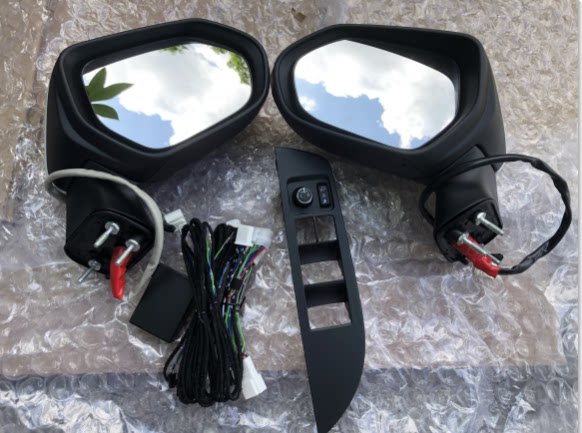 Toyota's new Corolla Asian Lion upgrades the original automatic folding rearview mirror, and the reversing mirror is free of broken lines