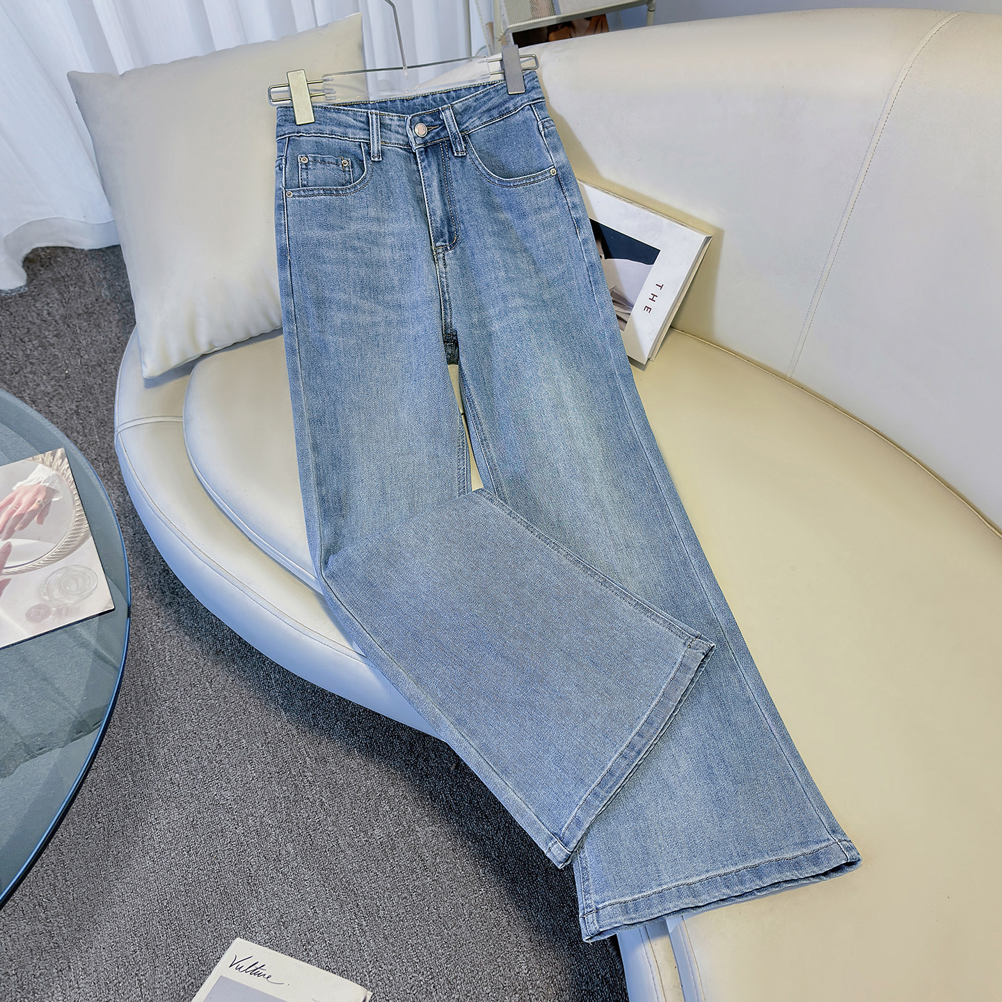 浅蓝色微喇牛仔裤女2026春季新款修身显瘦垂感百搭喇叭裤蓝色长裤