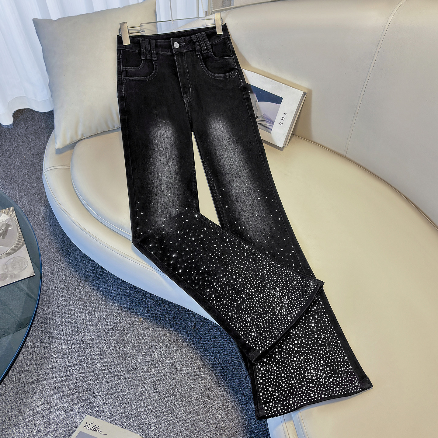 黑色满钻微喇牛仔裤女2026春季新款满天星设计感高腰显瘦喇叭裤子