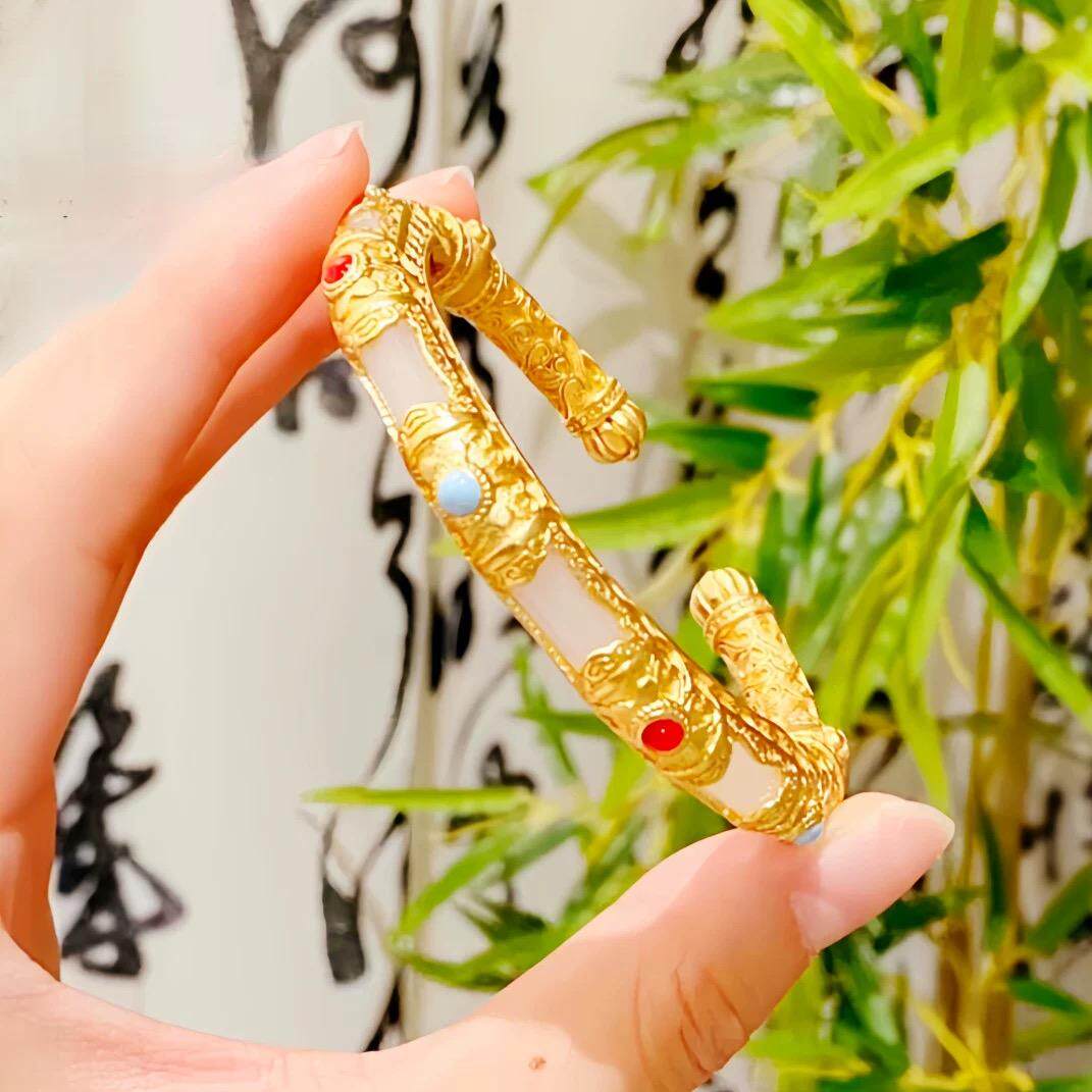 黄金色八宝手镯富贵实心