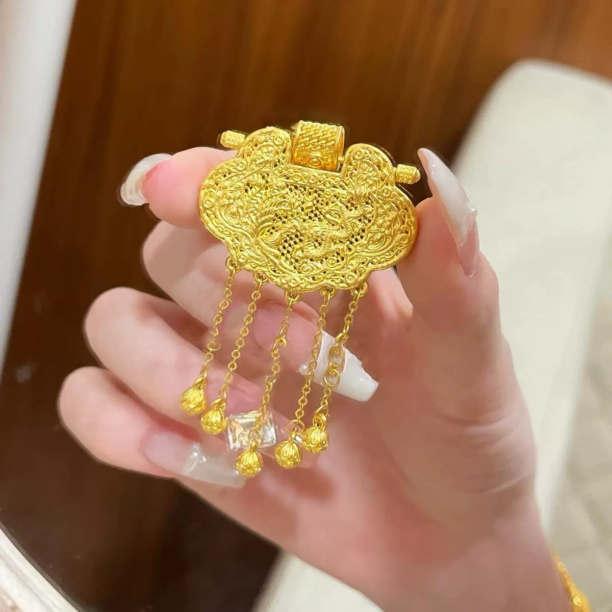 天子门生锁包沙金吊坠龙