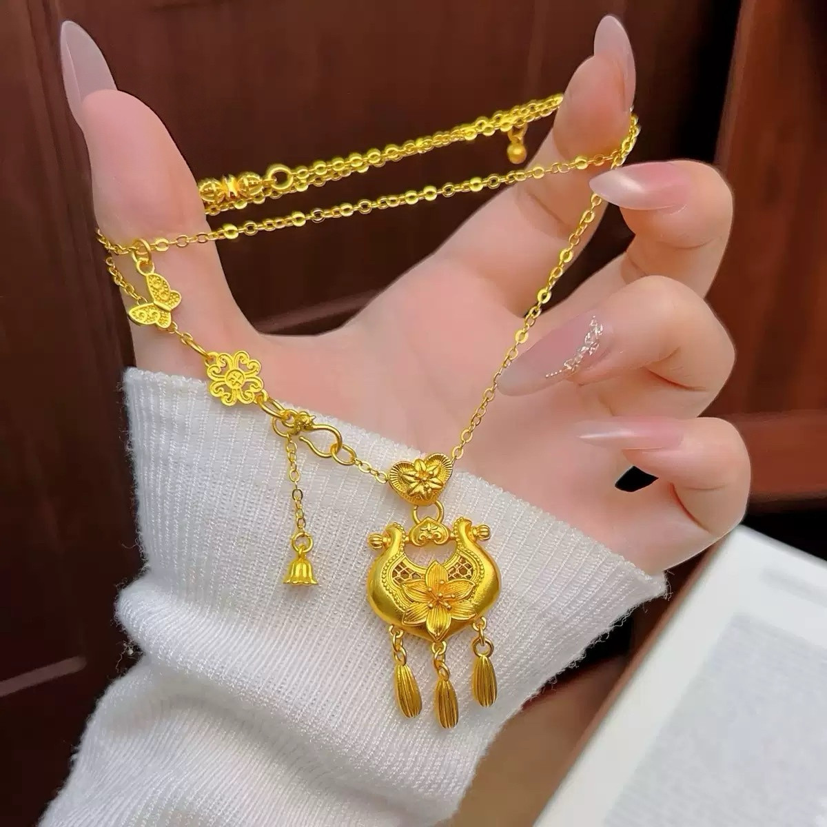 百花锁骨沙金吊坠彷真黄