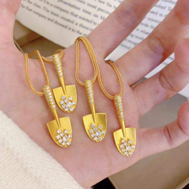 金店同款爆闪镶钻小铲子吊坠女士项链越南沙金仿真黄金不掉色配饰