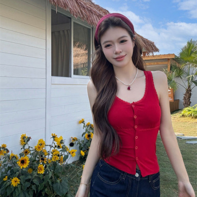2026春夏季新款纯欲风U领纽扣设计宽肩带背心修身一体式带胸垫女