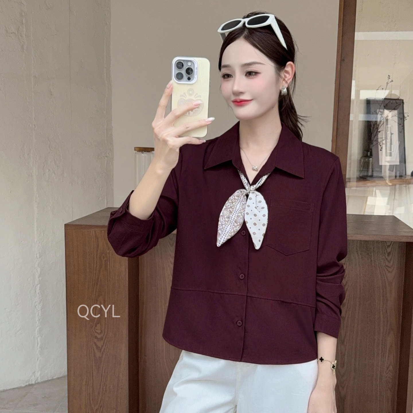 白衬衫女春秋洋气减龄丝巾上衣服