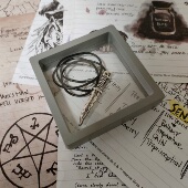 SPN周边 凶鬼恶灵 美剧邪恶力量皮绳项链猎魔刀吊坠 supernatural